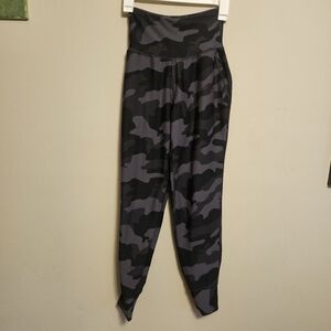 Old Navy Active Elevate Jogger Powersoft XS Gray Camo with Pockets